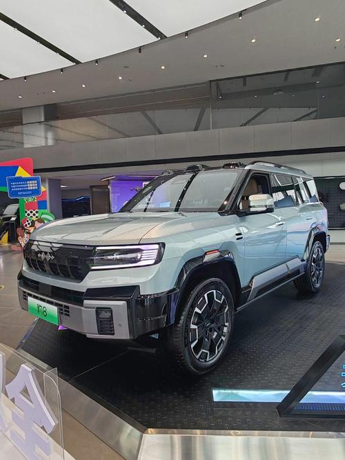 成都84比亚迪方程豹硬派越野的爆款，英菲尼迪35周年与你共成长